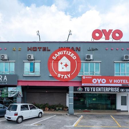 Oyo 90050 V Hotel Teluk Intan Exterior foto