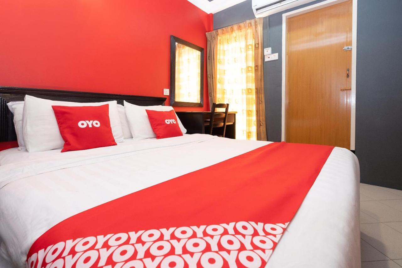 Oyo 90050 V Hotel Teluk Intan Exterior foto