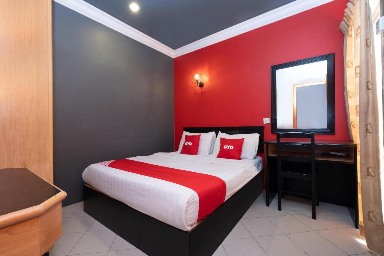 Oyo 90050 V Hotel Teluk Intan Exterior foto
