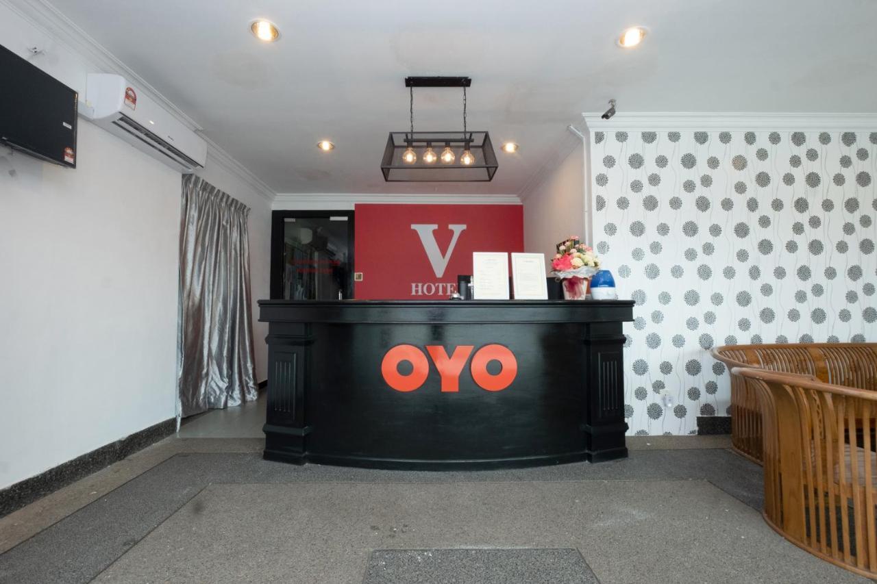 Oyo 90050 V Hotel Teluk Intan Exterior foto