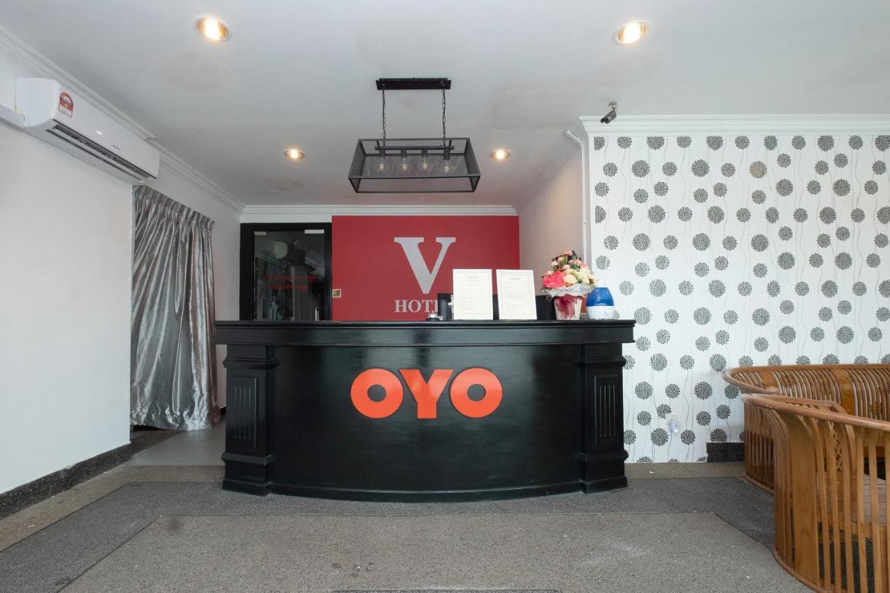 Oyo 90050 V Hotel Teluk Intan Exterior foto