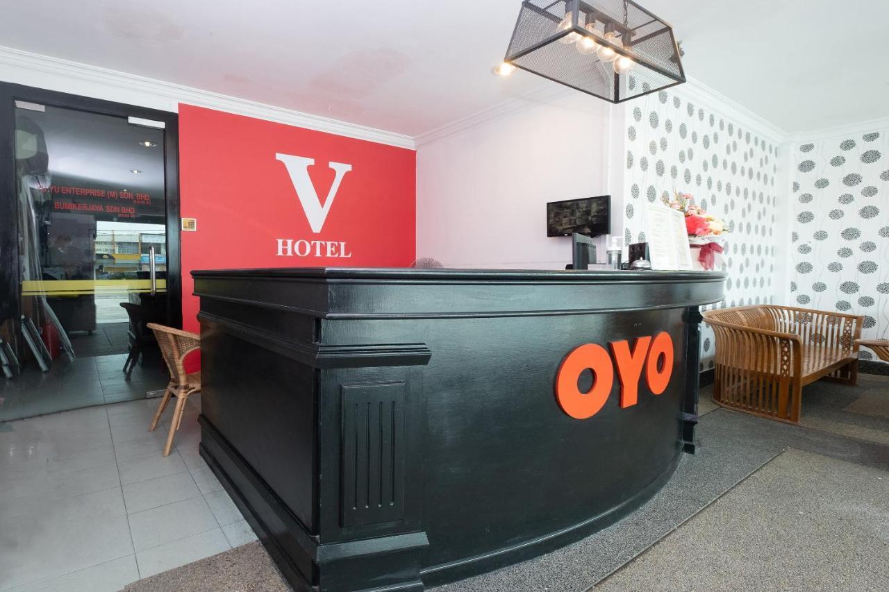 Oyo 90050 V Hotel Teluk Intan Exterior foto
