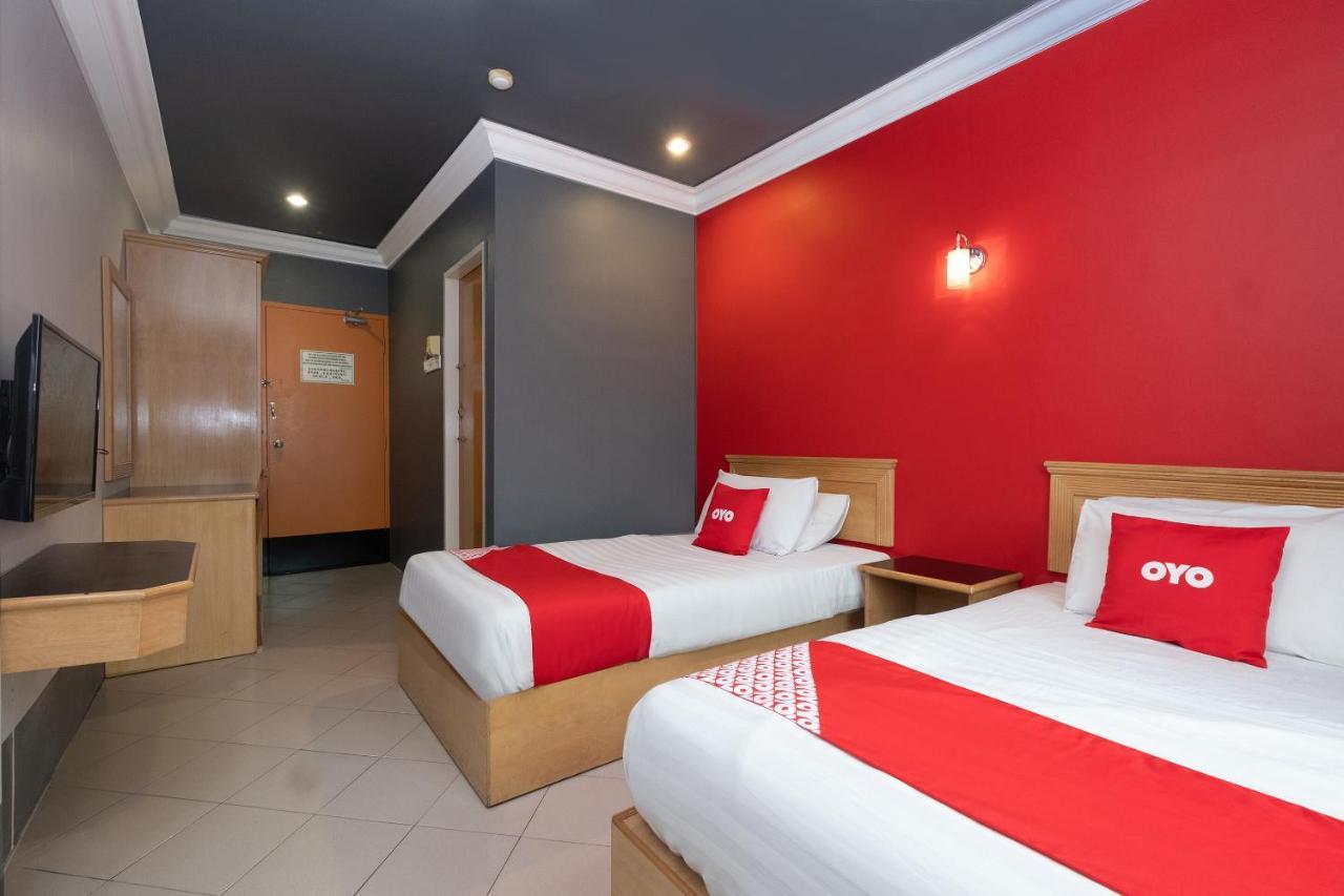 Oyo 90050 V Hotel Teluk Intan Exterior foto