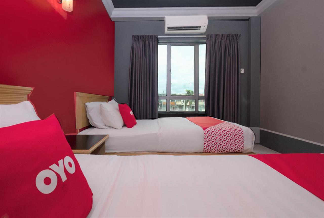 Oyo 90050 V Hotel Teluk Intan Exterior foto