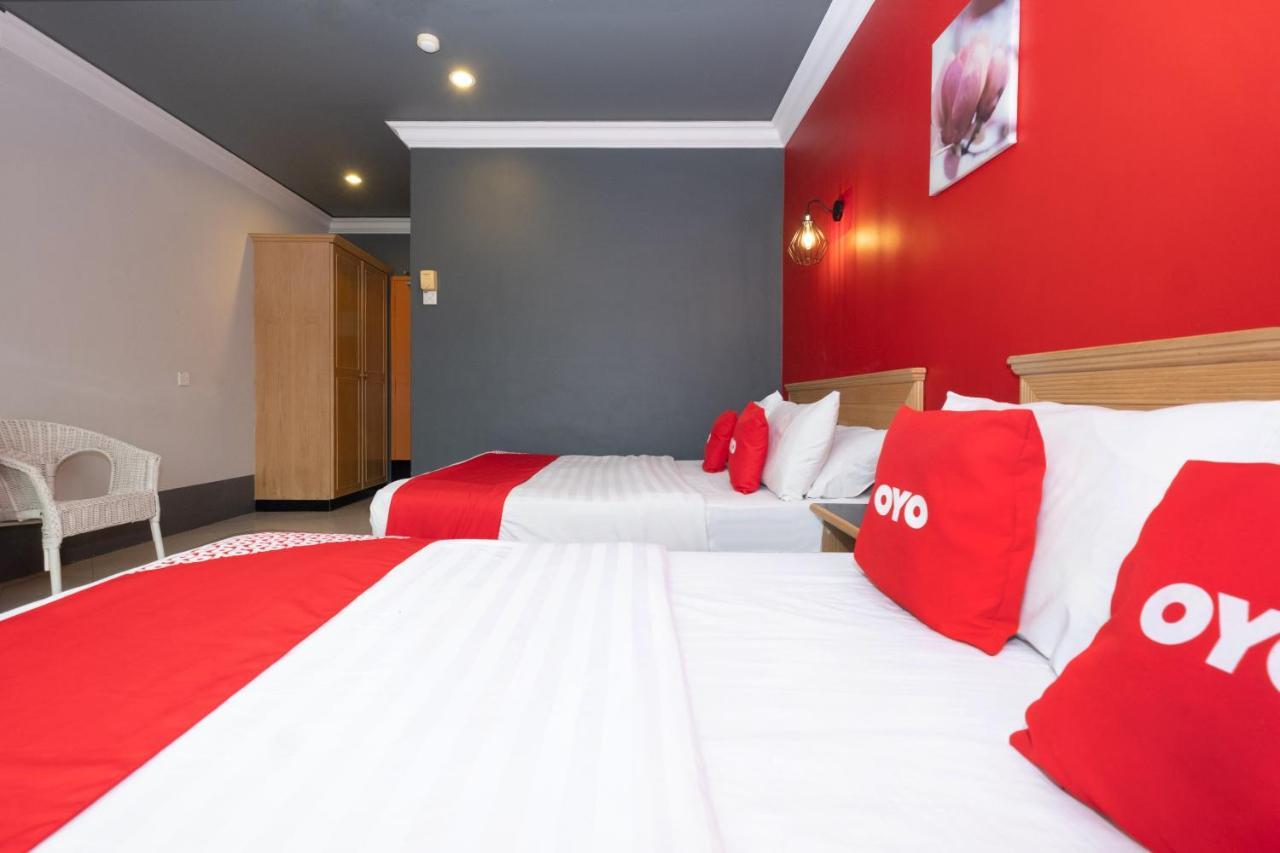Oyo 90050 V Hotel Teluk Intan Exterior foto