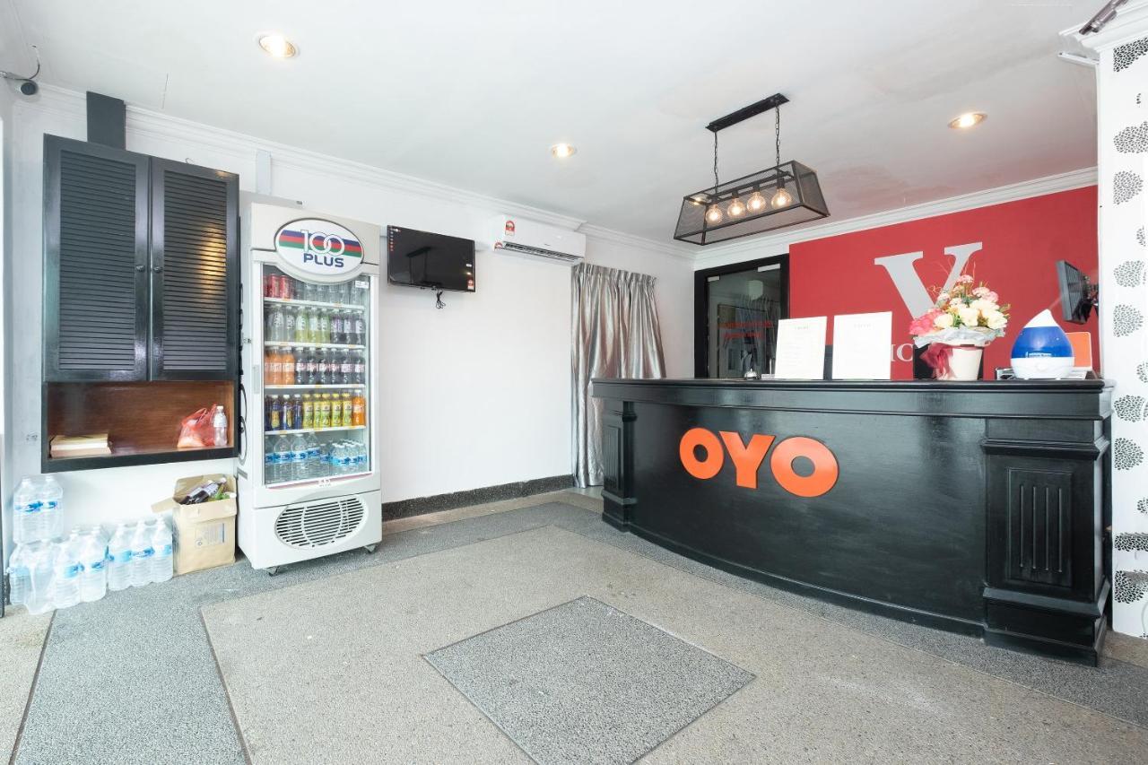 Oyo 90050 V Hotel Teluk Intan Exterior foto