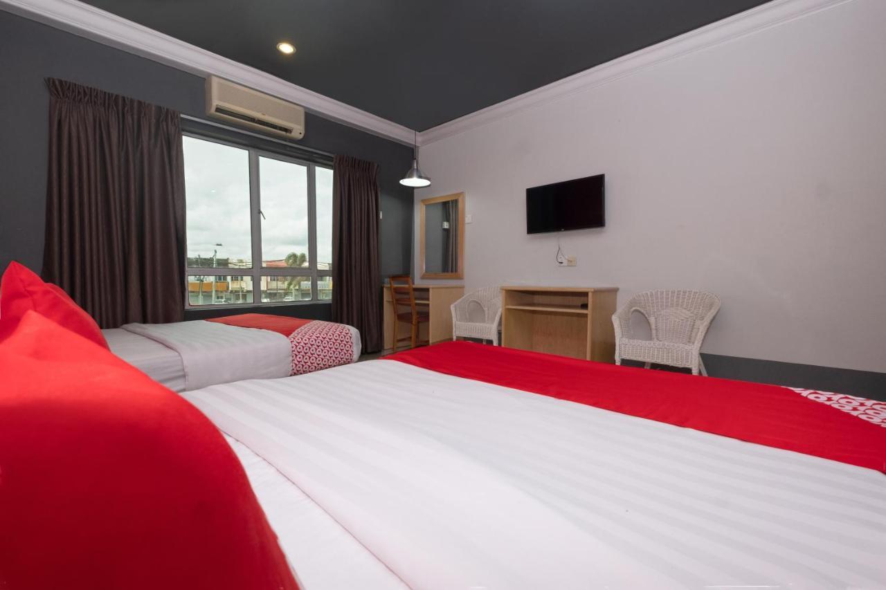 Oyo 90050 V Hotel Teluk Intan Exterior foto