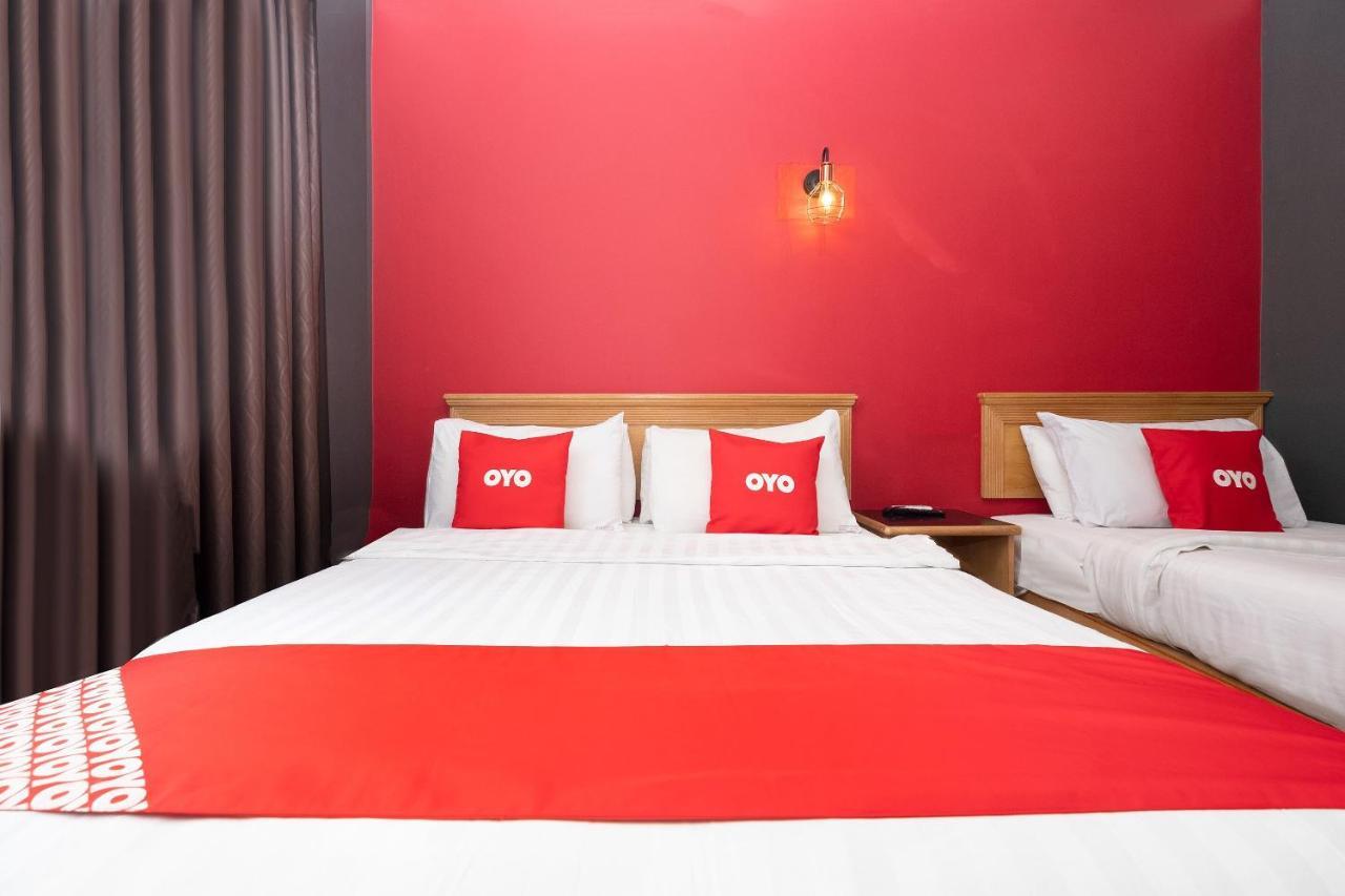 Oyo 90050 V Hotel Teluk Intan Exterior foto