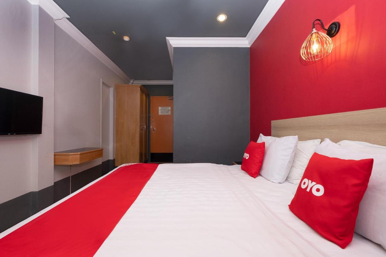 Oyo 90050 V Hotel Teluk Intan Exterior foto