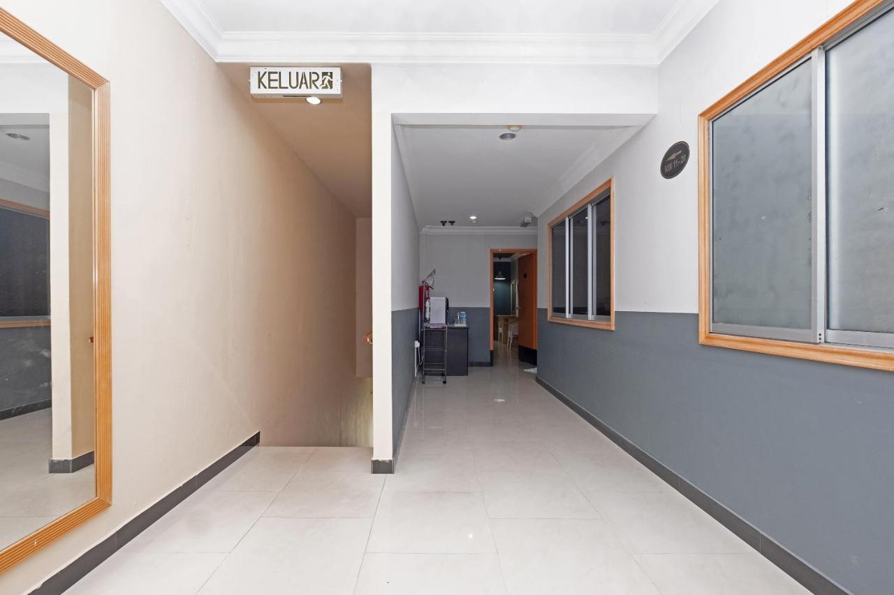 Oyo 90050 V Hotel Teluk Intan Exterior foto