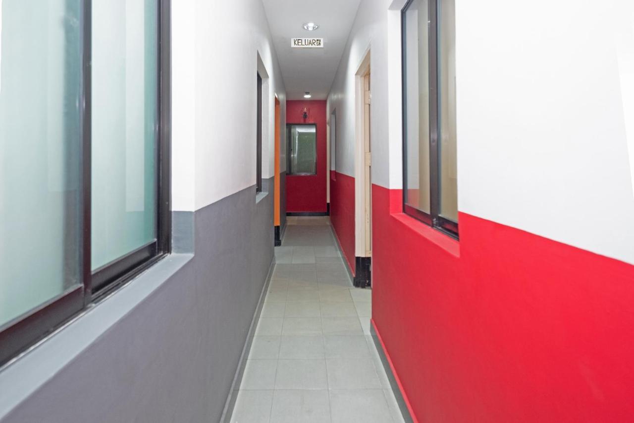Oyo 90050 V Hotel Teluk Intan Exterior foto